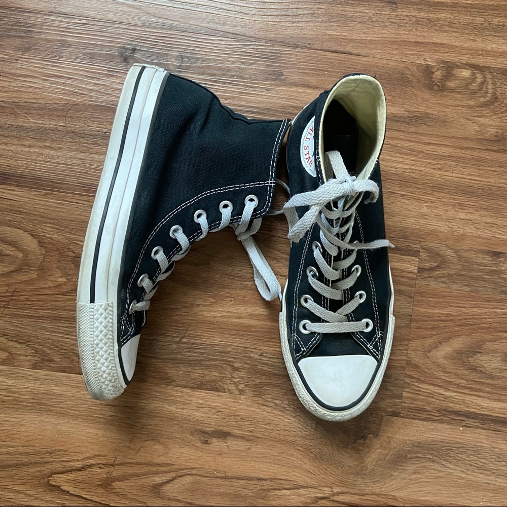 Hi-top black converse// women’s 7/men’s 5